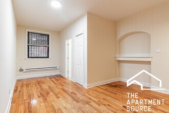 540 W Wellington Ave, Unit 011 in Chicago, IL - Building Photo - Building Photo