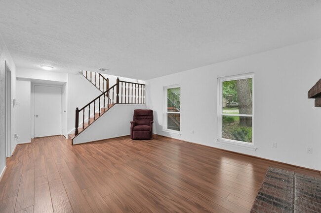 property at 16 S Cypress Pine Dr