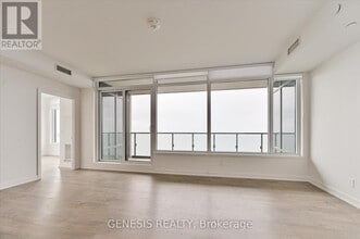 1926-1926 Lake Shore Blvd W in Toronto, ON - Building Photo - Building Photo
