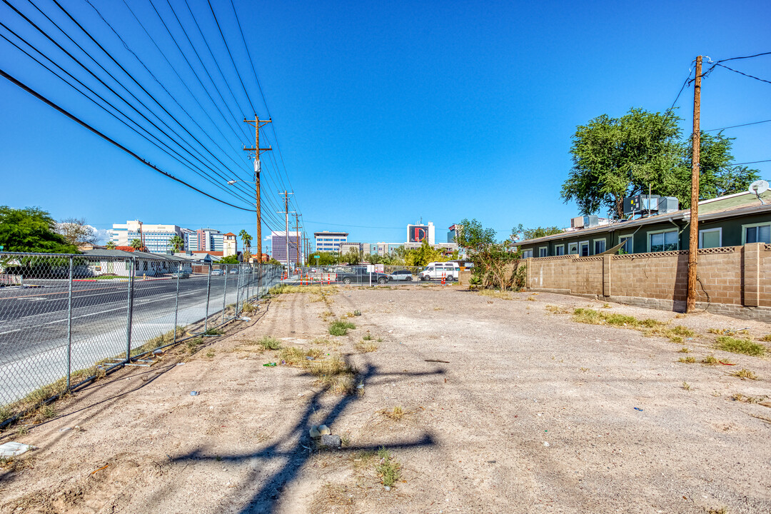 1000 E Bridger Ave in Las Vegas, NV - Foto de edificio