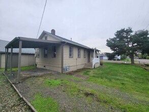 625 Templeton St in Brownsville, OR - Building Photo - Building Photo