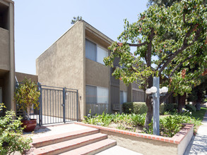 Rosewood Gardens in San Gabriel, CA - Foto de edificio - Building Photo