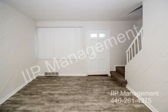 450 Kenwood Dr in Euclid, OH - Building Photo - Building Photo
