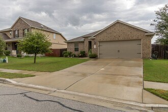 310 Hyltin St in Hutto, TX - Building Photo - Building Photo