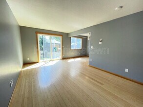 4704 NE 28th Ave in Portland, OR - Building Photo - Building Photo