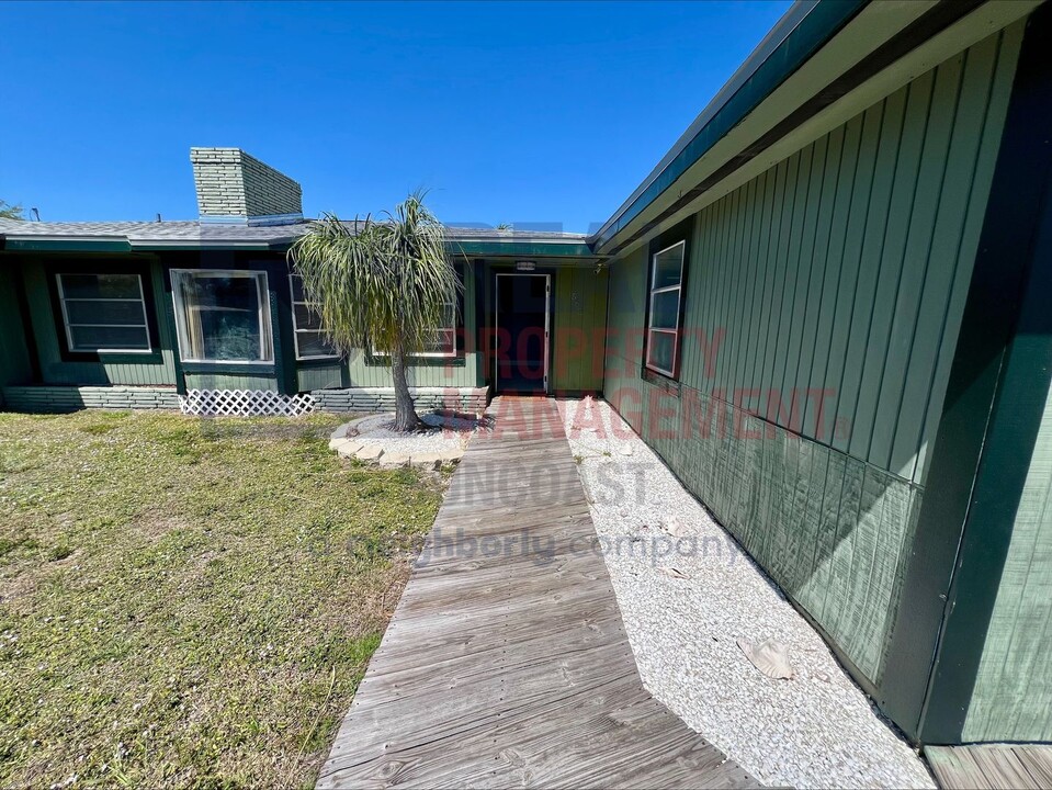 563 Parkview Dr in Sarasota, FL - Building Photo
