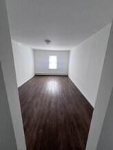 96 McLean Ave in White Plains, NY - Building Photo - Building Photo