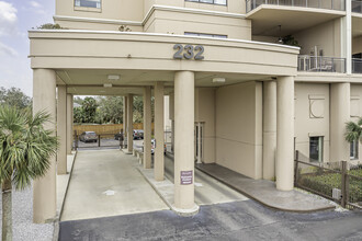 Marseilles Condominiums in New Orleans, LA - Foto de edificio - Building Photo