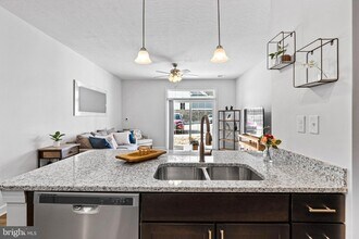 1014 Admiral Ln, Unit 312 in Hanover, PA - Building Photo - Building Photo