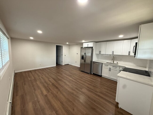 946 Edwards Blvd, Unit 1 Fl in Valley Stream, NY - Foto de edificio - Building Photo