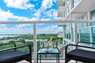 2889 McFarlane Rd in Miami, FL - Building Photo - Building Photo