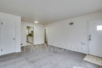 6142 E Harry St in Wichita, KS - Building Photo - Building Photo