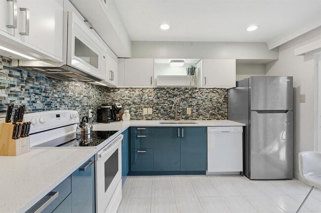 112 World of Tennis Sq in Lakeway, TX - Foto de edificio - Building Photo