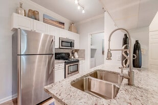 Wildwood Creek in Grapevine, TX - Building Photo