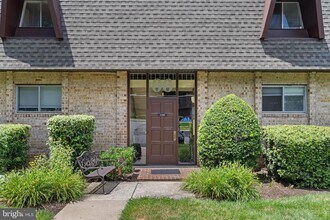 11606 Vantage Hill Rd-Unit -12B in Reston, VA - Building Photo - Building Photo