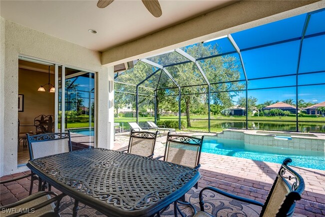 6065 Divot Ct in Naples, FL - Foto de edificio - Building Photo