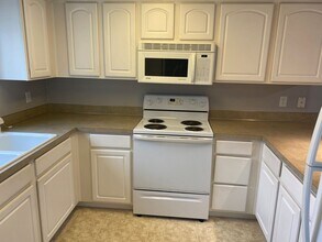 13216 NE Salmon Creek Ave in Vancouver, WA - Foto de edificio - Building Photo