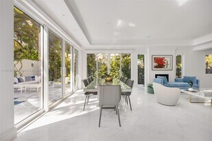 2760 Brickell Ct in Miami, FL - Building Photo