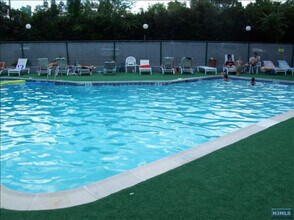 452 River Rd in Nutley, NJ - Building Photo - Building Photo