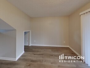 11011 Greenaire Dr in Tampa, FL - Building Photo - Building Photo