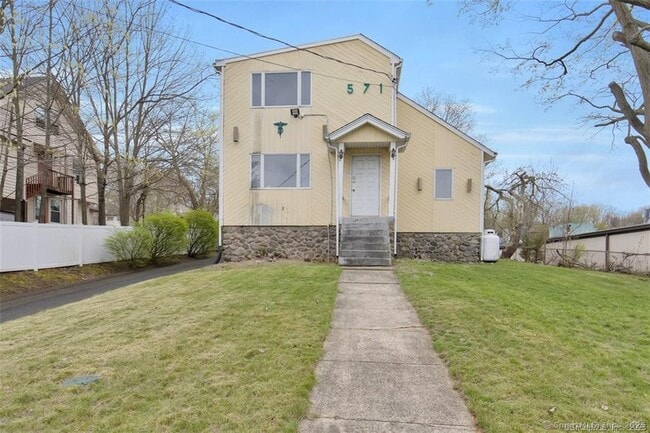 571 Wolcott St in Waterbury, CT - Building Photo - Building Photo