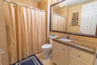 36 Harbour Isle Dr W in Fort Pierce, FL - Building Photo - Building Photo