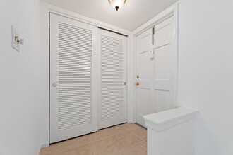 5570 Tamberlane Cir in Palm Beach Gardens, FL - Building Photo - Building Photo