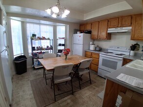 565 N 300 E in Provo, UT - Foto de edificio - Building Photo