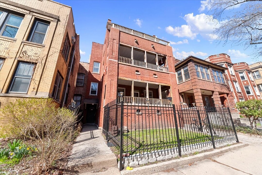 910 W Gunnison St in Chicago, IL - Building Photo