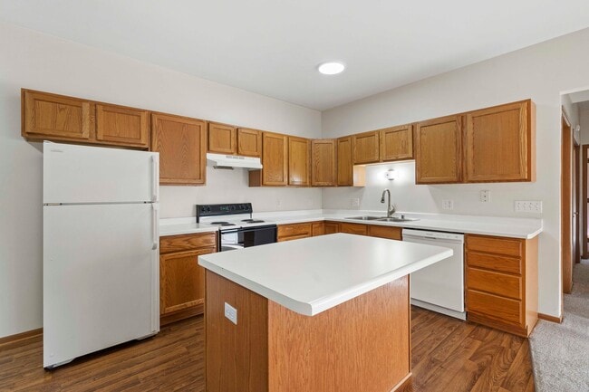 Stoneridge Apartments in Elkhorn, WI - Foto de edificio - Building Photo