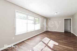 5120 Hudgins Rd in Memphis, TN - Foto de edificio - Building Photo