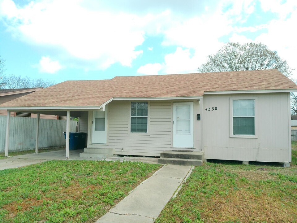 4330 Spring St in Corpus Christi, TX - Building Photo