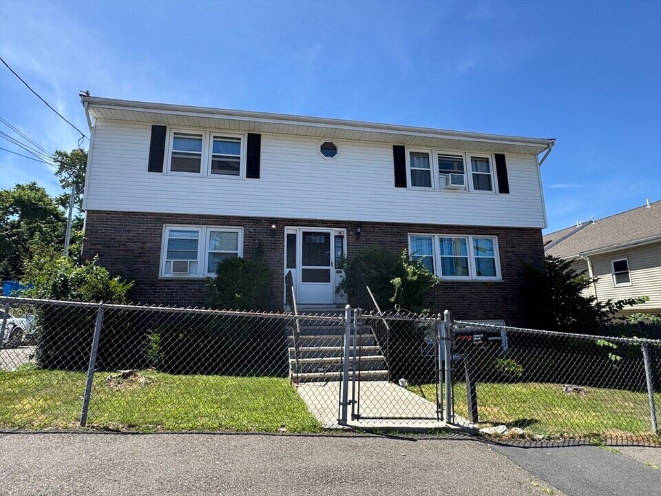 185 Walnut Ave in Revere, MA - Building Photo