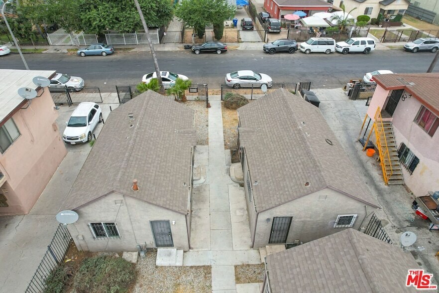 644 W 81st St in Los Angeles, CA - Building Photo
