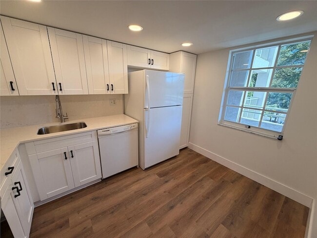 605 Oaks Dr, Unit 406 in Pompano Beach, FL - Building Photo - Building Photo