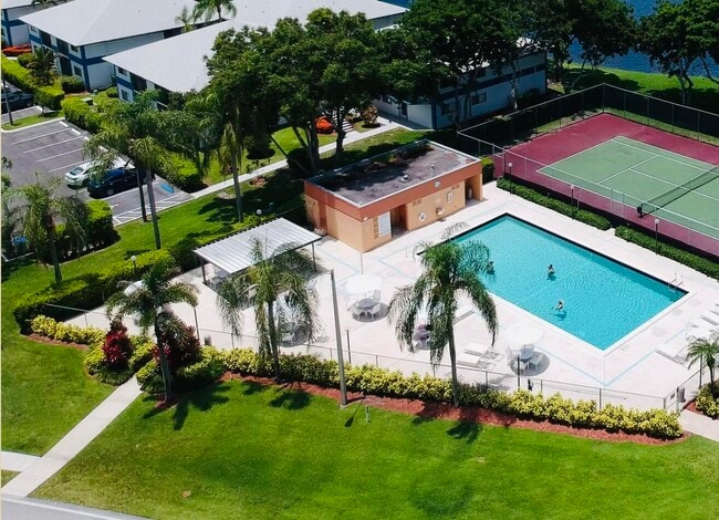 15072 Ashland Pl in Delray Beach, FL - Building Photo - Building Photo