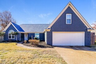 2827 Fletcher View Dr in Memphis, TN - Building Photo