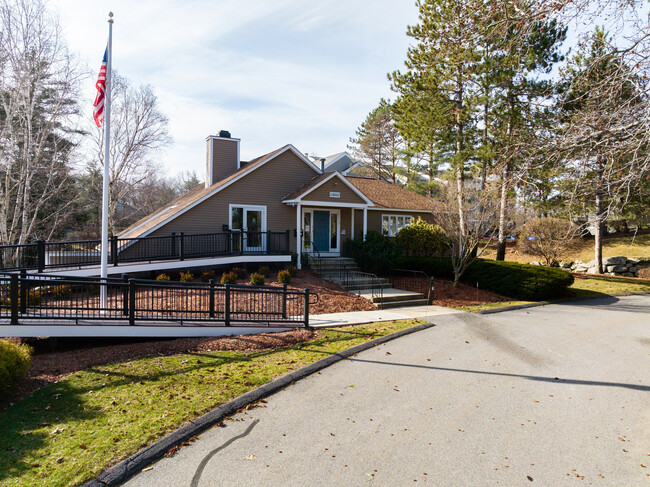 Ledgewood Hills in Nashua, NH - Building Photo - Primary Photo