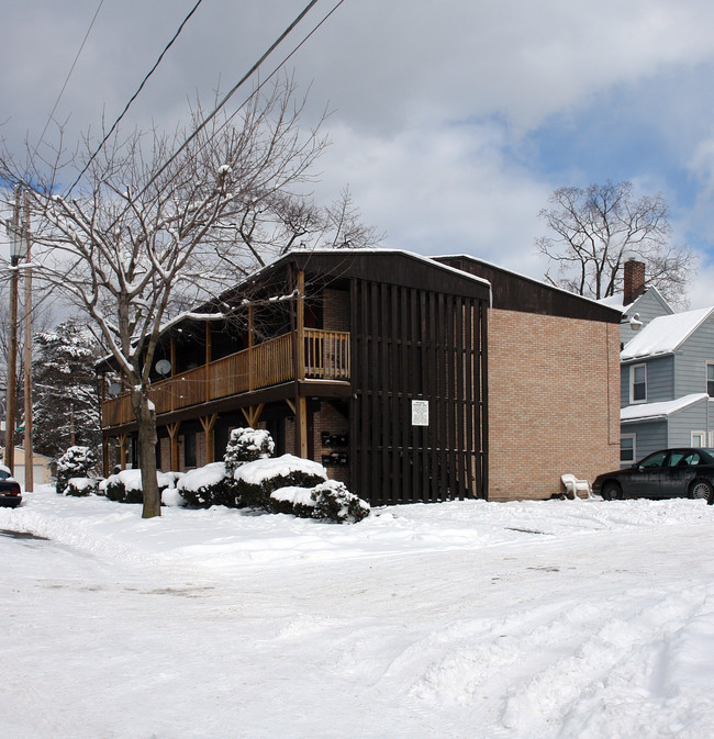 77-87 Gale St in Akron, OH - Foto de edificio - Building Photo