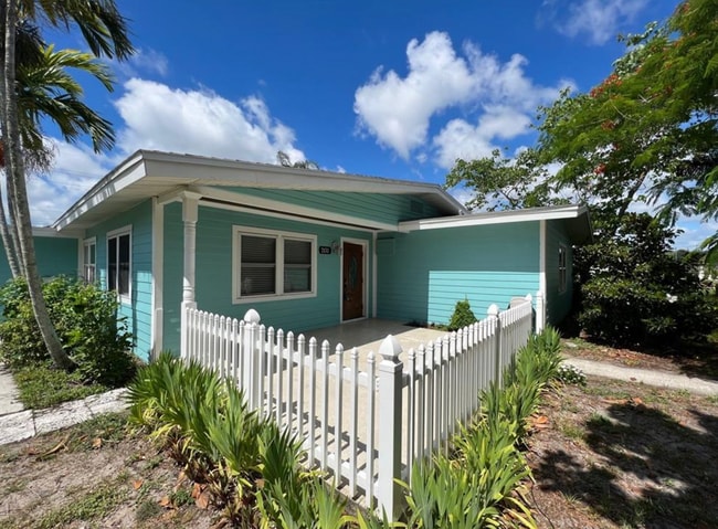 2132 Coronet Dr in Largo, FL - Building Photo - Building Photo