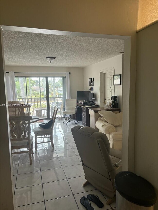 1001 Green Pine Blvd in West Palm Beach, FL - Building Photo - Building Photo