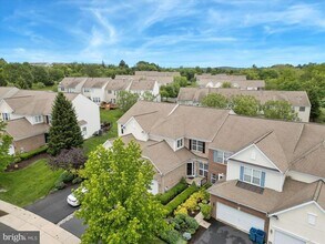 2136 Sugar Maple Ln in Furlong, PA - Foto de edificio - Building Photo