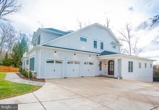 8504 Meadowlark Ln in Bethesda, MD - Building Photo - Building Photo