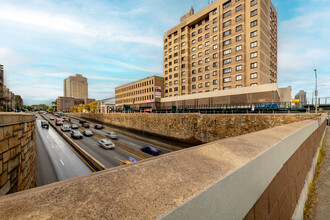 Boulevard Towers Condominium in Flushing, NY - Foto de edificio - Building Photo