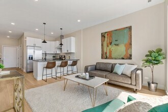 1646 W Belmont Ave-Unit -301 in Chicago, IL - Building Photo - Building Photo