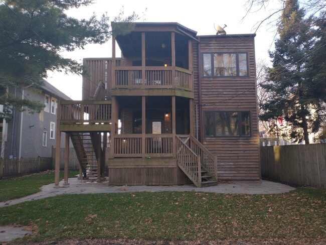 7319 N Bell Ave, Unit 2 in Chicago, IL - Building Photo - Building Photo