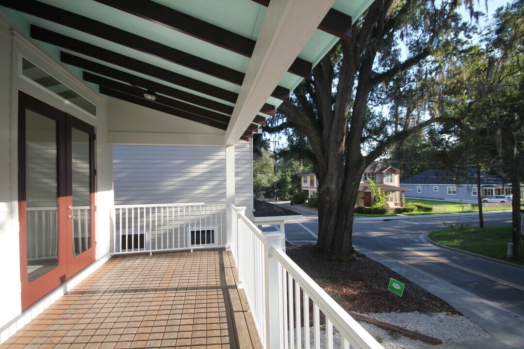 305 NW 8th St in Gainesville, FL - Building Photo