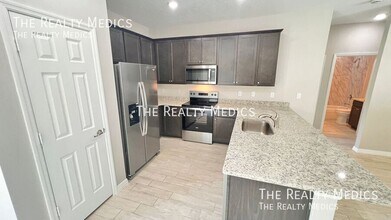 712 Gibbons Rd SW in Palm Bay, FL - Building Photo - Building Photo