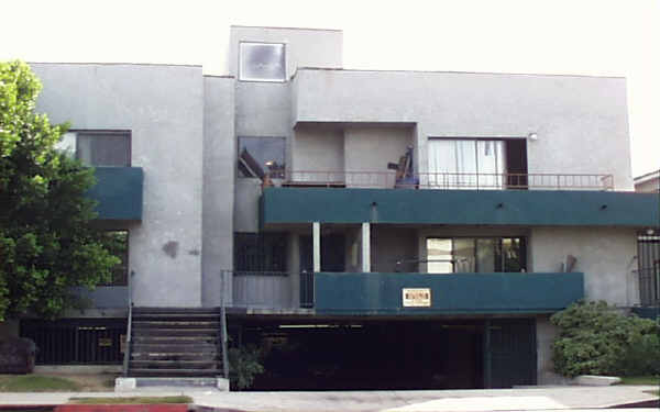 13610 Vanowen St in Van Nuys, CA - Building Photo - Building Photo