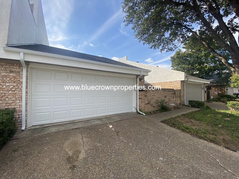 2702 Stonecreek Pl in Carrollton, TX - Building Photo